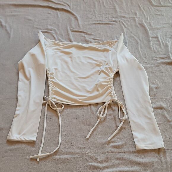 Super Cute Fashion Nova Side Cutout Crop Top - Picture 1 of 9